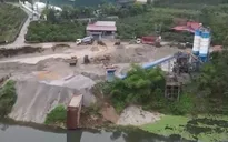 Nhiều trạm trộn bê tông hoạt động trái phép xả thải ra sông