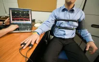 FBI sử dụng máy phát hiện nói dối để ngăn rò rỉ thông tin nội bộ