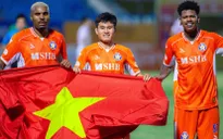 Bóng đá Việt Nam hòa chung nhịp đập chiến thắng 30/4 theo cách riêng của mình