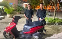 Hai thanh niên rủ nhau cướp giật dây chuyền vàng của nhiều phụ nữ đi đường