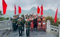 Linh thiêng Lễ thượng cờ tại Cột cờ quốc gia Lũng Cú trong ngày thống nhất