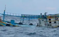 Tàu chở 10 ngư dân bị tông chìm trên biển Côn đảo