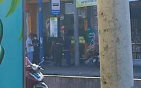 Cướp tiệm vàng giữa ban ngày ở TP Hồ Chí Minh, nghi phạm dùng búa đập tủ kính