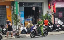 Cháy tiệm thuốc tây ở quận Tân Phú, 2 người thoát nạn