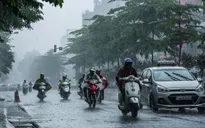 Không khí lạnh tràn về, Bắc Bộ và Bắc Trung Bộ mưa dông mạnh, trời chuyển mát