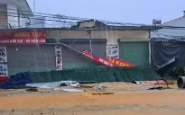 Mưa lớn kèm dông lốc làm hư hỏng hơn 280 ngôi nhà ở Tuyên Quang