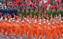 Duyệt đội ngũ, diễu hành quần chúng chào mừng kỷ niệm 70 năm Ngày giải phóng Hải Phòng