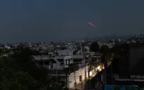 Ông Trump tung 'vũ khí' nào khiến Ấn Độ - Pakistan ngừng bắn?