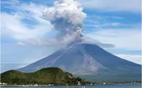 Núi lửa Kanlaon ở Philippines phun trào, tạo cột tro bụi cao 3 km