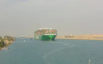 Kênh đào Suez giảm 15% phí quá cảnh