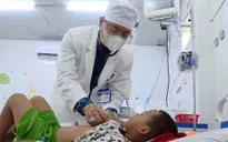 4 trẻ ăn nhầm mì tôm trộn thuốc diệt chuột
