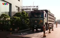 Xe chở quá tải hoạt động rầm rộ cả ngày lẫn đêm ở khu vực ngoại thành Hà Nội