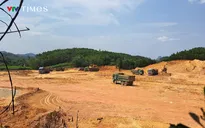 Xe tải chở đất gây bụi mù mịt, mất an toàn tại thị trấn Chợ Chu (Thái Nguyên)