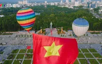 Lễ chào cờ và bay đại kỳ Tổ quốc kỷ niệm 135 năm Ngày sinh Chủ tịch Hồ Chí Minh tại Nghệ An