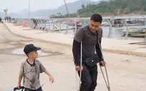 Duy Hưng chống nạng vẫn tham gia Bố ơi mình đi đâu thế?