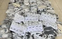 Hà Nội: Tạm giữ gần 400 sản phẩm giày, tất nghi giả nhãn hiệu Nike