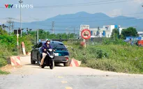 Nghệ An: Dự án đường 750 tỷ đồng dở dang, người đi đường phó mặc ‘tử thần’ qua đường ngang