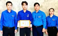 Quảng Bình: Trao Huy hiệu "Tuổi trẻ dũng cảm" cho đoàn viên cứu người đuối nước