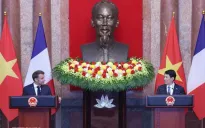 Chủ tịch nước Lương Cường và Tổng thống Pháp Emmanuel Macron gặp gỡ báo chí