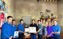 Phú Thọ: Trao tặng Huy hiệu “Tuổi trẻ dũng cảm” cho thanh niên tử vong cứu 4 học sinh