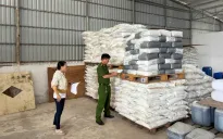Đột kích phát hiện hơn 25 tấn hóa chất và hàng nghìn lọ mỹ phẩm không rõ nguồn gốc
