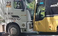 Tuyên Quang: Va chạm trực diện giữa xe khách và xe đầu kéo