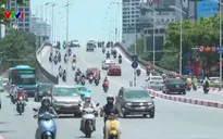 Người dân miền Bắc vật vã dưới nắng nóng cực đoan 40 độ C