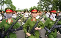 Khối nữ chiến sĩ cảnh sát đặc nhiệm tham gia nhiệm vụ A80 miệt mài luyện tập dưới cái nắng gay gắt