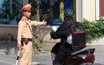 Ra quân đầu tuần, CSGT Hà Nội xử lý hàng chục trường hợp vi phạm trong giờ cao điểm