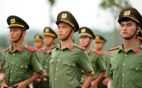 Khối nam sĩ quan kỹ thuật nghiệp vụ phơi mình giữa “chảo lửa” chuẩn bị cho diễu binh 2/9
