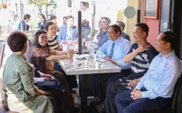 Thủ tướng Phạm Minh Chính thăm gia đình kiều bào tại Pháp