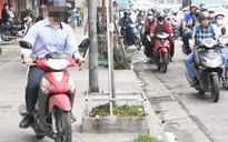 Hà Nội: Hàng trăm trường hợp bị xử phạt vì đi xe lên vỉa hè, vượt đèn đỏ