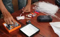 Ổ ma túy trong nhà nghỉ bị triệt phá trong đêm