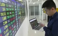 VN-Index lùi sâu dưới mốc 1.320 điểm
