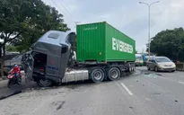 Tai nạn giữa 2 xe container lúc rạng sáng, Quốc lộ 51 ùn ứ nhiều giờ