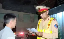 Chiêu trò cảnh giới cho xe chở quá tải né CSGT ở Hà Nội