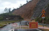 Mưa như trút nước gây ngập úng, sạt lở ở nhiều nơi tại TP Huế