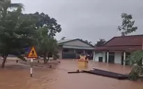 Miền Trung oằn mình chống mưa lũ, hàng ngàn hộ dân chìm trong biển nước