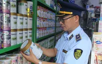 Phát hiện kho hàng lậu nằm ngay giữa trung tâm Hà Nội