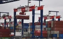 Mỹ sắp “kích hoạt” lại thuế quan: Ai sẽ kịp xoay chuyển?