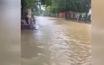 Nước tràn qua đê quai sông Cầu ở Thái Nguyên, khu dân cư ngập úng trong 2 ngày