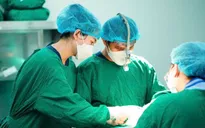 Bác sĩ cảnh báo nguy cơ từ việc lạm dụng thẩm mỹ