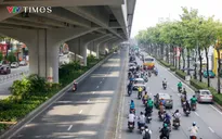 Ngày đầu phân làn trên đường Phạm Văn Đồng: Xe máy vẫn tràn vào làn ô tô