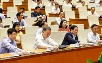 Chủ tịch Quốc hội Trần Thanh Mẫn ký chứng thực Nghị quyết Kỳ họp thứ 9
