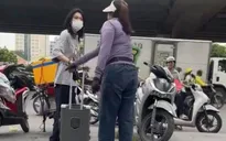 Xác minh vụ cô gái bị người bán trà đá đuổi khi đứng chờ xe trên vỉa hè ở Hà Nội