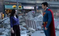 Nữ chính Superman đáp trả những lời chê phim siêu anh hùng