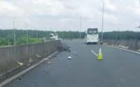 Chạy xe máy vào đường dẫn cao tốc, 1 người bị xe khách tông tử vong