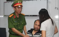 Tạm giữ hình sự tài xế ô tô tông xe máy rồi rơi xuống sông ở Nghệ An