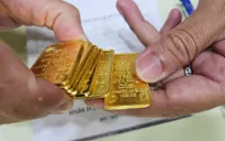 Giá vàng tuột mốc 121 triệu đồng/lượng