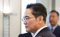‘Thái tử’ Samsung Lee Jae-yong thoát án tù